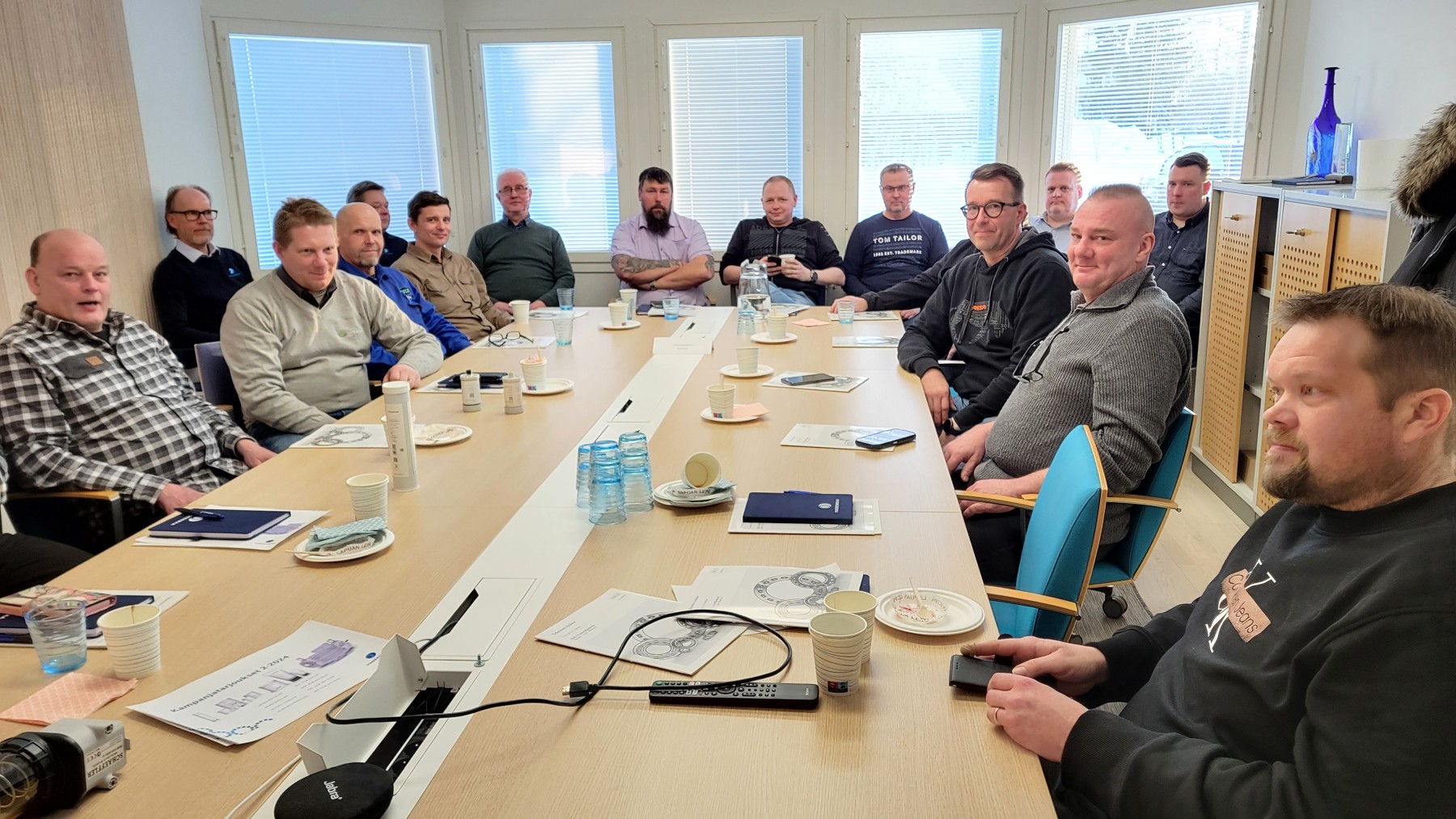 Jälleenmyyjät kokoontuivat koulutukseen